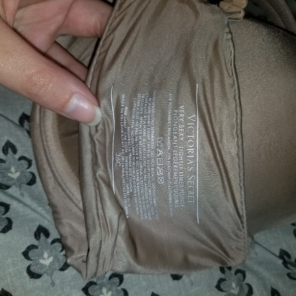 Victoria's Secret Nude Bra - Picture 3 of 4
